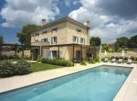 Villa PI for 8 people in Central Istria with heated pool & large garden