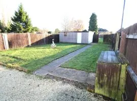Bungalow - Sleeps 6 - Pets Ok - Garden - Parking