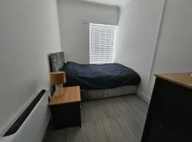 Flat - Sleeps 4 - WiFi