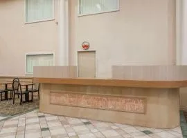 Ramada by Wyndham Hammond Hotel & Conference Center、ハモンドにあるGary-Chicago Airport - GYYの周辺ホテル