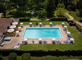 Costacciaro में, होटल Rio Verde camping villaggio