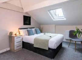cheerful double en-suite room with free wifi