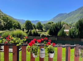 Pretty Mountain View 2-bedroom Pyrenees Apartment, hotel a Saint-Béat