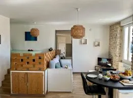 Logement chaleureux et lumineux avec pierres apparentes à l'Étang au Duc