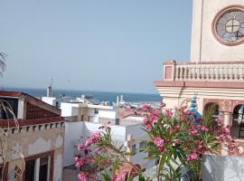 Tangier Medina Roof Top Apartment with Ocean Views、タンジェのビーチ・ホテル
