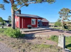 Tiny house with sauna and hot tub close to archipelago