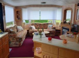 stacaravan nr16 is 5 persoons, beach hotel in Schoonloo