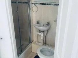 KingBedStudio-Parking-SouthLondon-TownCentre