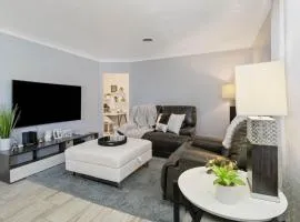 6 BR Pool Family Getaway near Coquina Beach