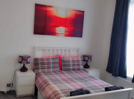 Portsmouth में, होटल 2 bed 1st floor Apartment-own entrance & parking