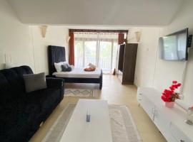 Diani, Beach Front Studio, hotel in Ukunda
