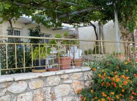 Traditional House with breathtaking view, Makis, ξενοδοχείο σε Σύβρος