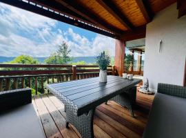 Panoramablick mit Privatparkplatz, 2 Balkone und 1,5 Bäder, hotel v destinaci Titisee-Neustadt