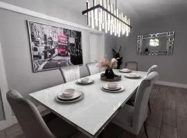 Luxurious Westchester Home Near Miami Clinics