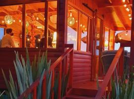 Villarreal Lodge Hotel Ecol&oacute;gico，Totolapan的木屋