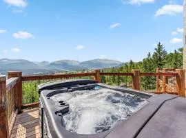 Custom 2BR & Loft Home, with Hot Tub & Stunning Views