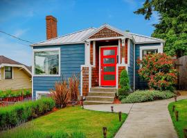Blue Oasis with Amazing Olympic Views, hotel in Seattle