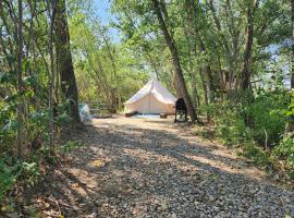 #Y2 Sage & Wildflower Yurt, luxusn&iacute; stan v destinaci Drumheller