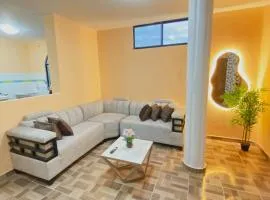 Departamento en San Cristóbal a 5 minutos del malecón, con 2 habitaciones, 4 camas, sala de estar, área de comedor, cocina equipada y excelente ubicación - Marysol - Galápagos Home