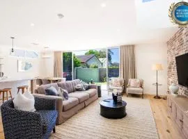 Camellia - Pet Friendly - 3 Min Walk to Centre of Berry