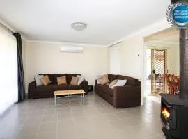 Kingfisher I Pet Friendly I 10 Min Walk to Beach
