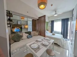 RufiRemy Cozy Hideaway PrimeWorld District Condo、Lapu Lapu Cityのコンドミニアム