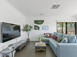 Comfort Retreat VIC Officer 5BR WiFi Parking