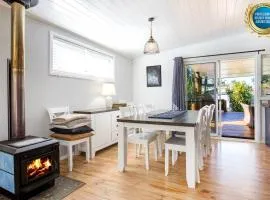 The Anchor - Pet Friendly - 5 Mins Walk to Beach - EV Charging、Callala Beachのビーチ周辺のバケーションレンタル