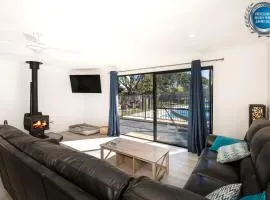 Pipers Spot - Pet Friendly - Fireplace with Swimming Pool