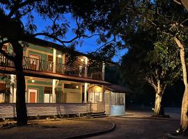 Funky Leopard Safari Lodge Bordering Yala National Park, hostel v destinaci Kataragama
