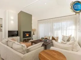 Carramar - Fireplace - Absolute Waterfront