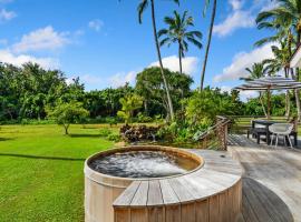 Coconut Hut home, hotel in Kilauea