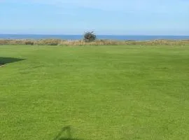 Sea View Holiday Chalet, access to sandy beach - Pets go free