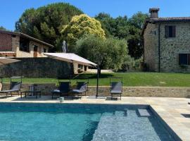 Villa Casanova - Countryside Villa with Private Pool near Calzolaro, hotel v destinaci Calzolaro