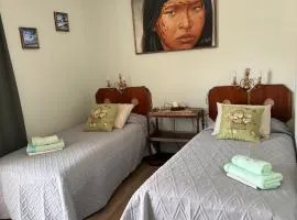 Villa IRI Habitación N 2 con un baño compartido , balcón
