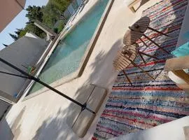 Studio avec piscine
