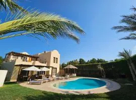 Private Villa Heated Pool & Enclosed Garden