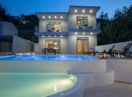 Aloft Luxury Villas Lefkada - Heated pool Lefkia Villa: Apolpaina şehrinde bir otel