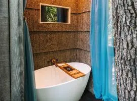 Treetop Hideaways: Redbud Treehouse in Chattanooga