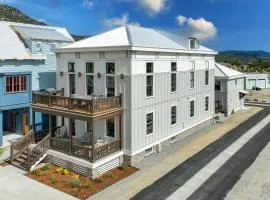 Whitewater Estate House & Guesthouse w Hot Tub