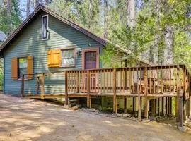 California Mountain Cabin with Lake Access and Deck!