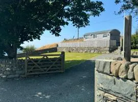 Bay View shepherds hut with hot tub