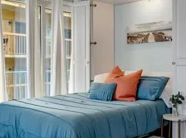 The Seashell Suite with Private Balcony and Walk to Beach