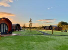 Laurel Farm Glamping, lodge in Mark