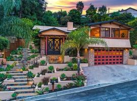 Skyhill Oasis with Hot Tub, Walk to Universal Studios, hotel a Los Angeles