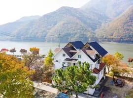 Moojoo Jeonmangdae Pension
