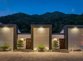 Hadong Cloud Hill Pension