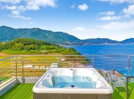Namhae Harbor Resort, hotel di Namhae
