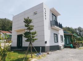 Namhae One Fine Day Private Pension, hotel v destinaci Namhä