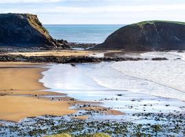 Newly renovated entire residential home Annestown Beach, County Waterford, hotel v destinaci Annestown